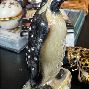 Jay Strongwater Decorative Rhinestone Penguin wine stopper - Black & Cream